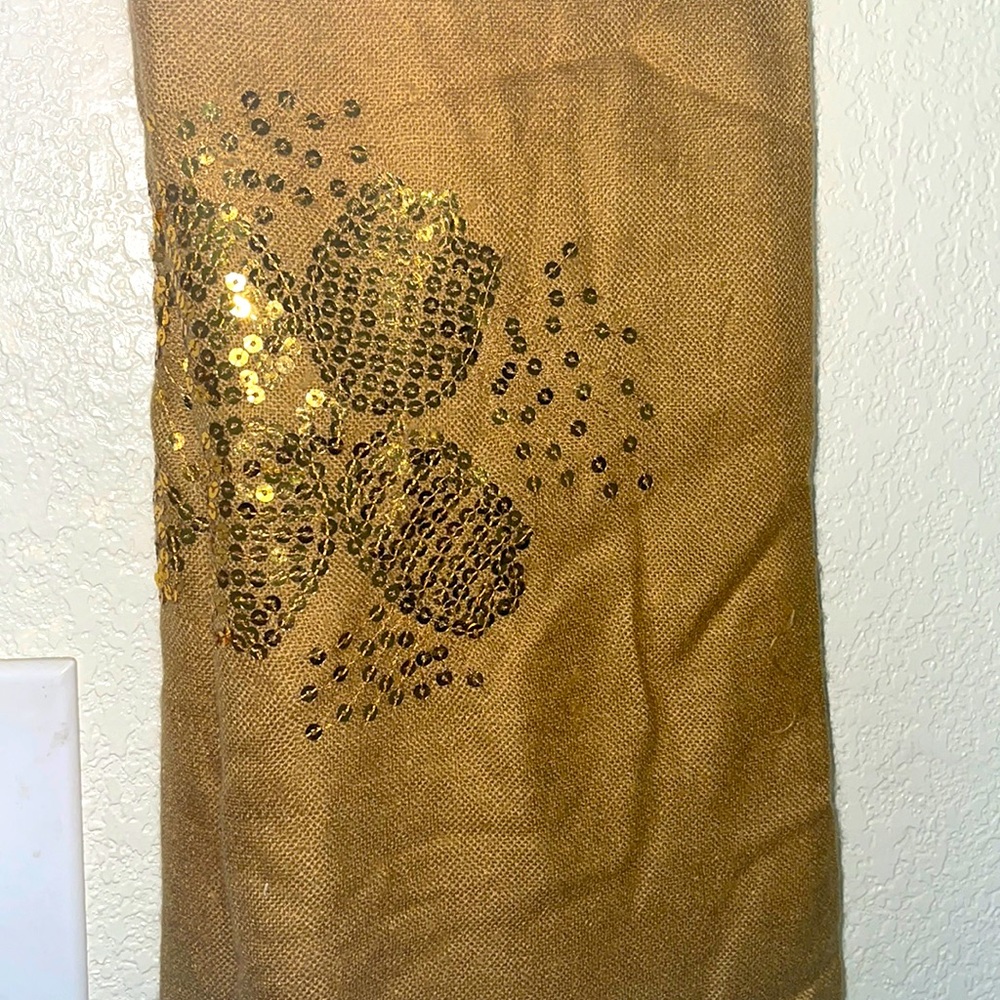 Scarf - Picture 1 of 4
